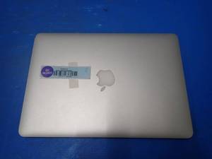 lot 7 image: Apple&nbspMacBookAir7,2 A1466 MJVE2LLA &nbspIntel Core i5-5250U CPU1.60GHz  4GB LPDDR3 SDRAM  251GB SSD  13.3 screen with 1440 x 900 Resolution  Includes power adapter and IOS 