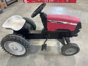 Ertl Case IH Pedal Tractor 20" Tall 32" Long