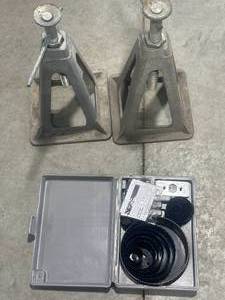 lot 38 image: Jacks & Hole Saws