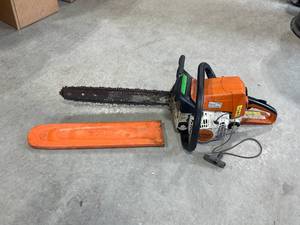 lot 51 image: Stihl MS250 Chainsaw