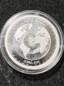 lot 25 image: 1 TROY OZ .999 FINE SILVER 2023 TERRA IN AIRTITE