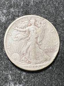 lot 36 image: 1942 US WALKING LIBERTY HALF DOLLAR