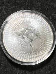 lot 42 image: 2023 AUSTRALIAN KANGAROO 1 TROY OZ .9999 FINE SILVER IN AIRTITE