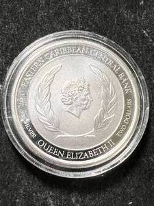 lot 43 image: 1 TROY OZ .999 FINE SILVER 2022 GRENADA ROUND IN AIRTITE