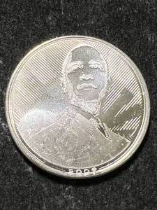 lot 58 image: 1 TROY OZ .999 FINE SILVER 2008 BARACK OBAMA ROUND