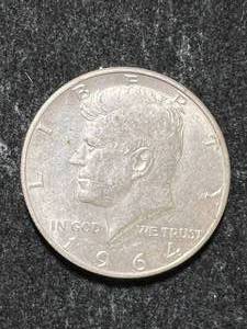 lot 60 image: 1964 US KENNEDY HALF DOLLAR