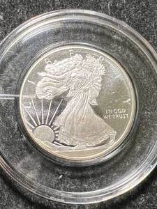 lot 82 image: 14TH TROY OZ .999 FINE SILVER WALKING LIBERTY ROUND IN AIRTITE