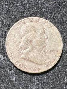 lot 17 image: 1952 US FRANKLIN HALF DOLLAR