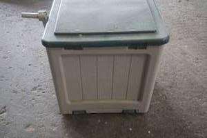lot 33 image: Suncast Hose Reel