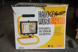 lot 44 image: Halogen Work Light New in Box