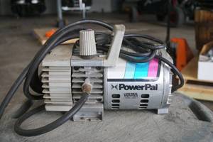 lot 48 image: Air Compressor