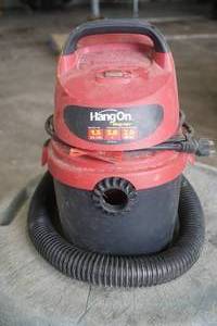 lot 49 image: Hang On 1.5 gallon shop vac