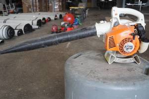 lot 51 image: Stihl Blower