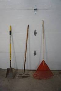lot 74 image: Yard Tools