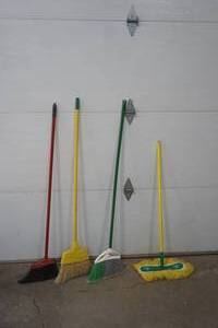 lot 75 image: Brooms and Dust Mop