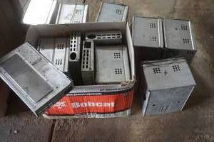 lot 77 image: Box of Rodent Traps