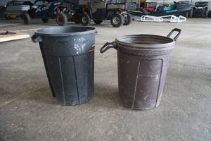 lot 31 image: 2 garbage cans- 30 gallons