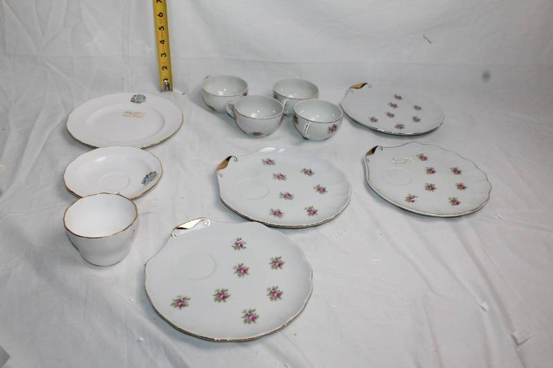 lot 132 image: Spode Bone China Granada and Rose Floral Tea Set