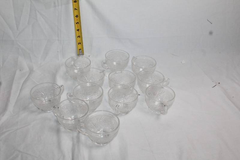 lot 162 image: Set of 12 Vintage Glass Tea Cups with Etched Floral Design
