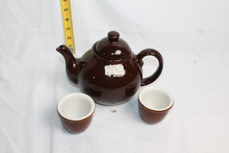 lot 167 image: Brown Ceramic Teapot with 2 Matching Cups