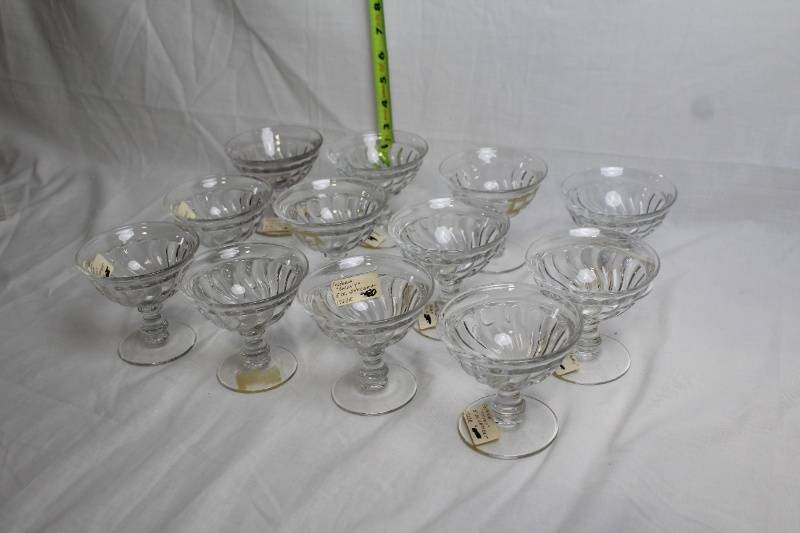 lot 63 image: Set of 12 Clear Glass Dessert Cups with Swirl Design