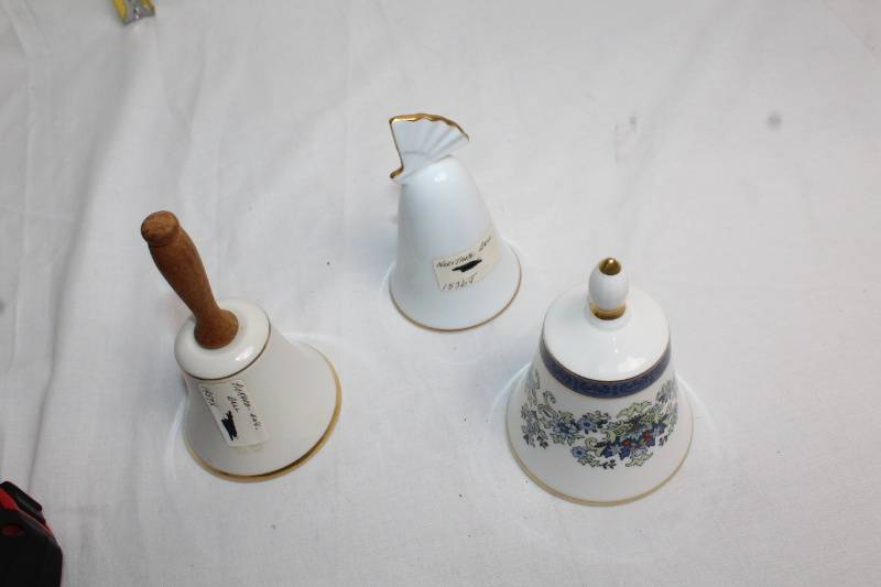 lot 76 image: Set of 3 Assorted Decorative Porcelain Bells