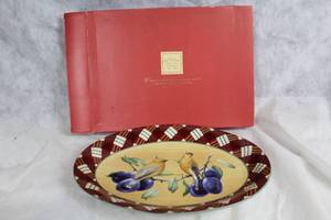 lot 38 image: Lenox Winter Greetings Everyday Tartan Oval Platter