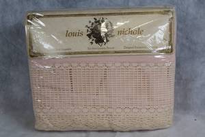 lot 39 image: Unopened Louis Nichole Queen Sheet Ensemble - No-Iron Luxury Percale