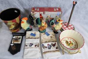 lot 68 image: Assorted Rooster Themed Kitchen Dcor Set