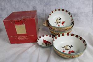 lot 72 image: Lenox Winter Greetings Everyday Chickadee Bowls Set