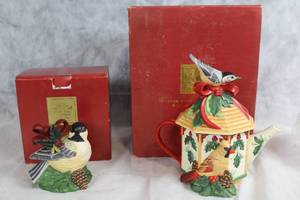 lot 73 image: Lenox Winter Greetings Chickadee Sugar Bowl and Teapot Set