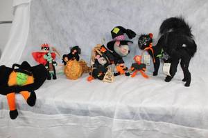 lot 76Y image: Group of Annalee Halloween Dolls and Figurines