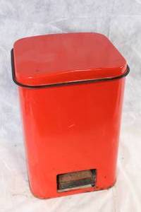 lot 91 image: Red Metal Step-On Trash Bin 18 Tall