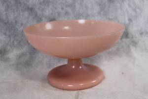 lot 92 image: Vintage Pink Glass Compote Bowl - 7.5 Diameter