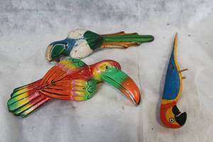 lot 101 image: Set of 3 Handcrafted Colorful Wooden Bird Sculptures