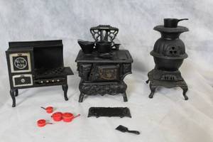 lot 114 image: Set of 3 Miniature Cast Iron Stoves with Accessories