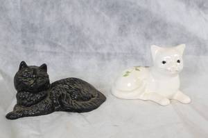 lot 128 image: Pair of Vintage Cat Figurines - Black and White Porcelain Decor