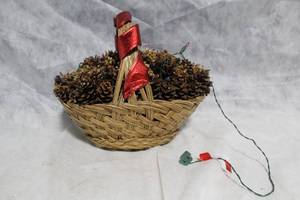lot 132Y image: Festive Pinecone Basket with Christmas Lights