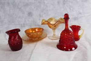 lot 142 image: Set of 6 Vintage Glassware Pieces in Amberina and Carnival Glass