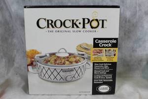 lot 152Y image: Crock-Pot 2.5 Quart Casserole Crock Slow Cooker with Blue Trellis Design
