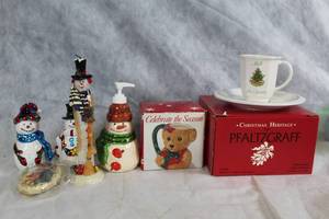 lot 157 image: Festive Christmas Decor Set with Pfaltzgraff Santa Plate and Mug
