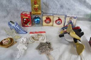 lot 166 image: Assorted Holiday and Decorative Ornaments Collection