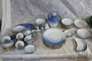 lot A-174 image: Royal Copenhagen Blue Fluted Seagull Dinnerware Set