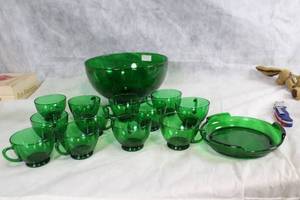 lot 185 image: Vintage Forest Green Depression Glass Punch Set with 10 Cups and Bowl