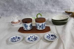 lot 186 image: Vintage Kitchenware Collection with Plates, Pitchers, and Lidded Containers