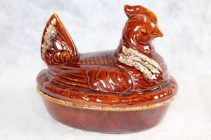 lot 190Y image: HP Co USA Vintage Ceramic Hen Covered Dish
