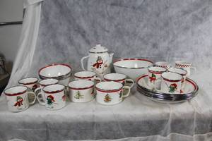 lot 205 image: Set of Vintage Christmas Enamelware with Snowman and Christmas Tree Designs