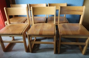 lot 14 image: 6 SOLID OAK CHAIRS