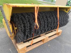 lot 3 image: JOHN DEERE HEAVY DUTY BROOM SWEEPER