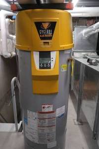 lot 11 image: PROPANE HOT WATER HEATER